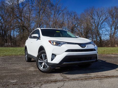 Used 2018 Toyota RAV4 XLE image 1