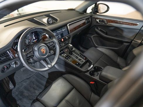 Certified 2026 Porsche Macan AWD/4WD image 4