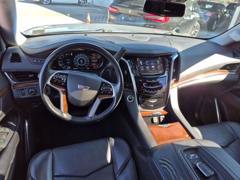 Used 2017 Cadillac Escalade Premium Luxury image 8