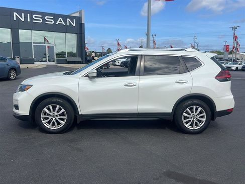 Used 2019 Nissan Rogue SV image 2