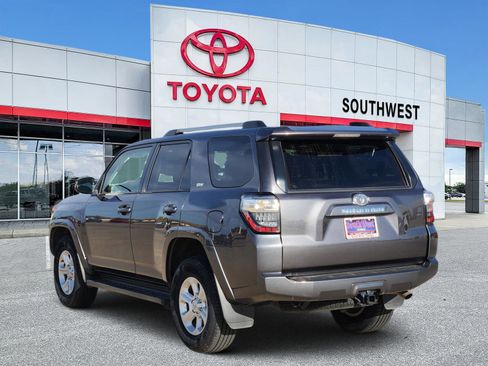 Used 2022 Toyota 4Runner SR5 Premium image 4