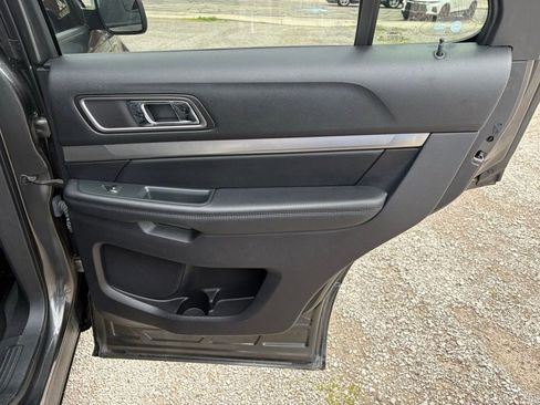 Used 2019 Ford Explorer XLT FWD image 15