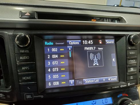 Used 2018 Toyota RAV4 Limited FWD image 31