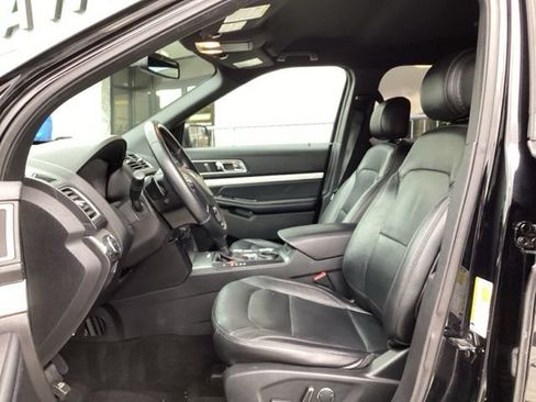 Used 2017 Ford Explorer XLT w/ Equipment Group 202A FWD image 24