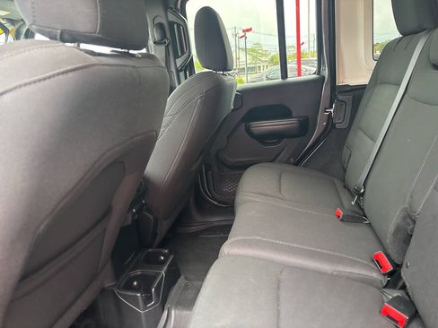 Used 2018 Jeep Wrangler Unlimited Sport S AWD/4WD image 19