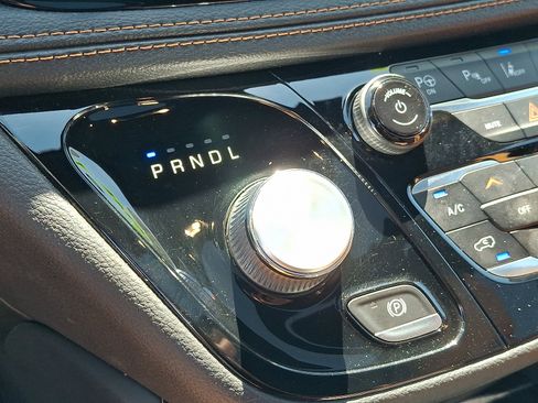 Used 2022 Chrysler Pacifica Pinnacle AWD/4WD image 16