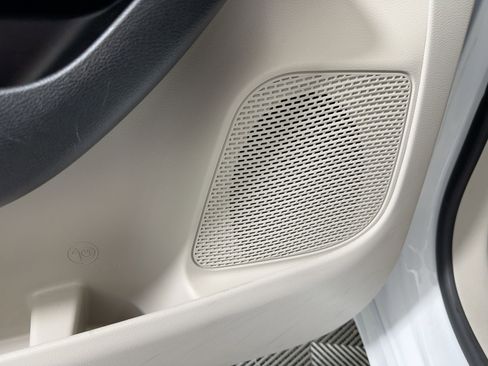 Used 2023 Chrysler Pacifica Touring-L image 20