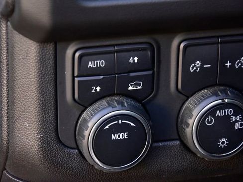 Used 2021 Chevrolet Suburban RST w/ Luxury Package image 32