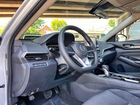 Used 2021 Nissan Altima 2.5 SV FWD image 18