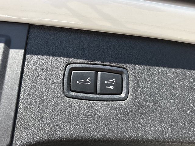 Used 2024 Porsche Cayenne AWD/4WD image 8