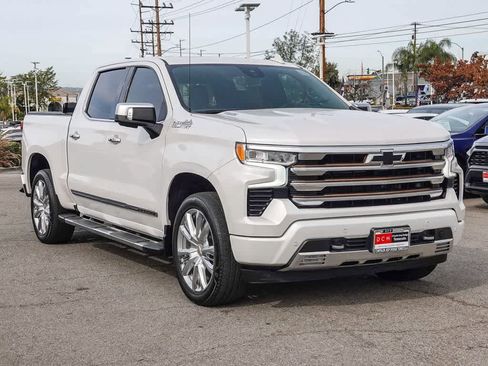 Used 2022 Chevrolet Silverado 1500 High Country w/ Technology Package image 3