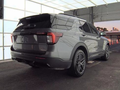 Used 2025 Ford Explorer ST-Line w/ ST-Line Street Pack AWD/4WD image 2