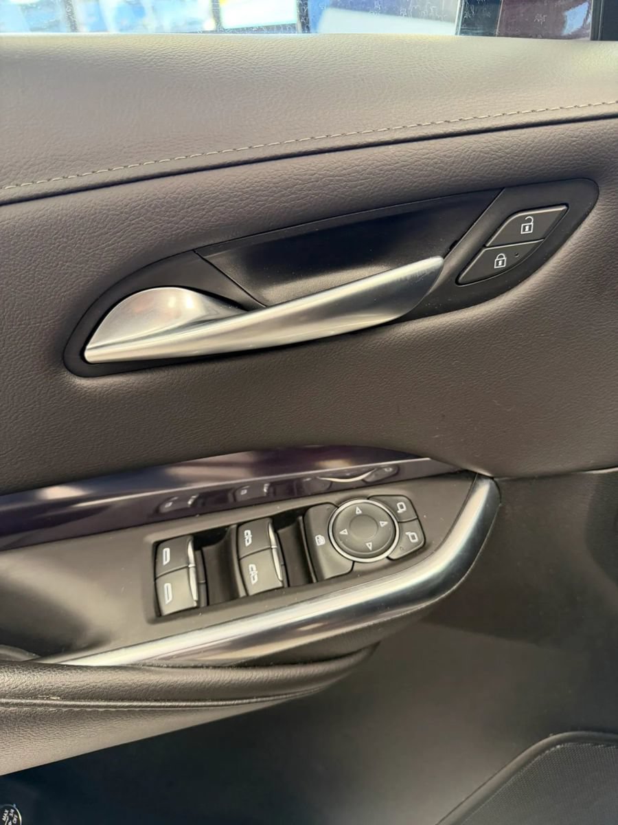 Used 2023 Cadillac XT4 Luxury w/ Cold Weather Package FWD image 23