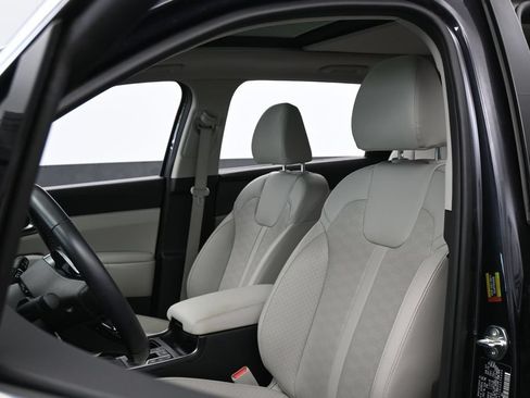 Used 2025 Kia Sorento S w/ Panoramic Sunroof Package FWD image 10