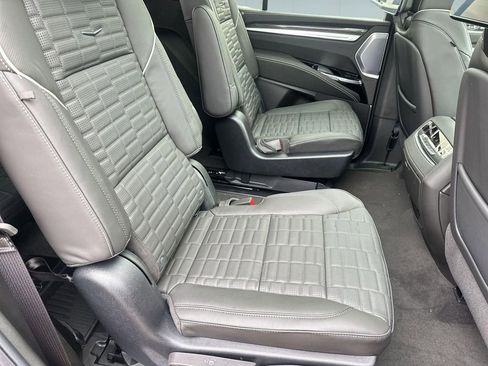 Used 2025 Cadillac Escalade V w/ LPO, ONYX Package image 31