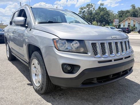 Used 2016 Jeep Compass Latitude FWD image 4