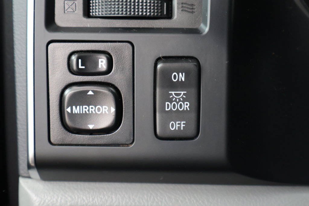 Used 2019 Toyota Sequoia SR5 AWD/4WD image 25
