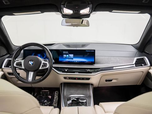 Certified 2024 BMW X7 xDrive40i w/ M Sport Package image 9