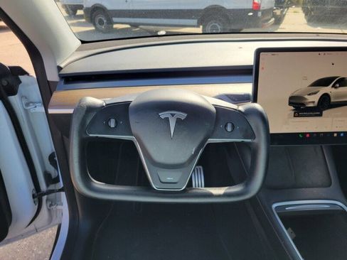 Used 2022 Tesla Model Y Performance image 14