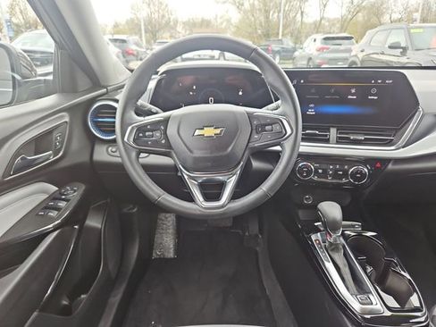 Used 2025 Chevrolet Trax LT w/ Driver Confidence Package FWD image 14