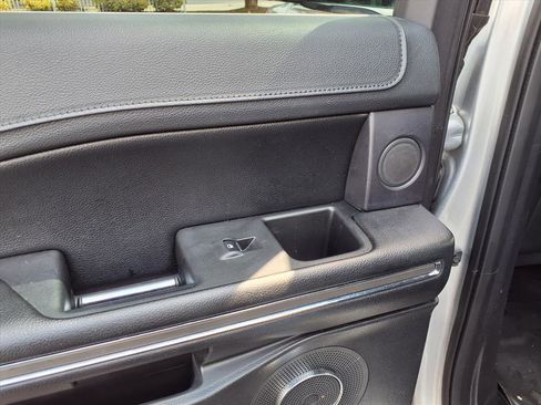 Used 2018 Ford Expedition XLT w/ Equipment Group 202A image 8