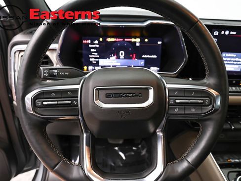 Used 2024 GMC Canyon Denali AWD/4WD image 10