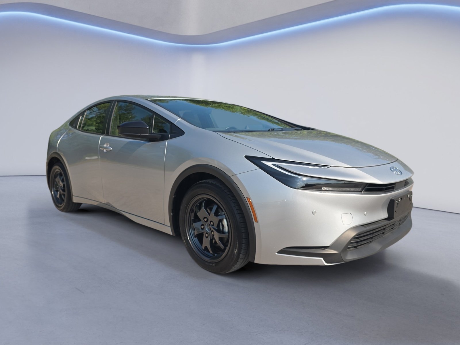 Used 2025 Toyota Prius LE FWD image 8