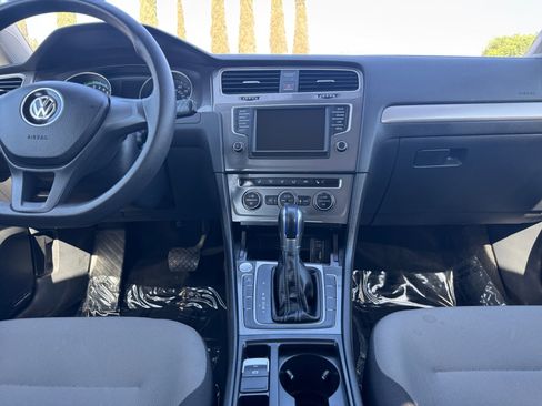 Used 2016 Volkswagen e-Golf SE w/ DC Fast Charging Package image 15