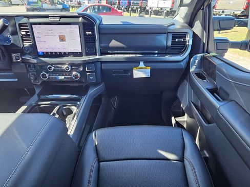 New 2026 Ford F250 Lariat w/ Black Appearance Package image 31