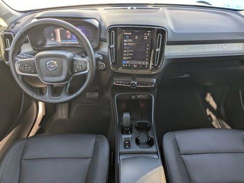 Certified 2025 Volvo XC40 B5 Core image 19