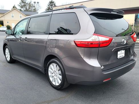 Used 2017 Toyota Sienna LE image 7
