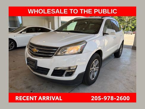 Used 2017 Chevrolet Traverse LT FWD image 1