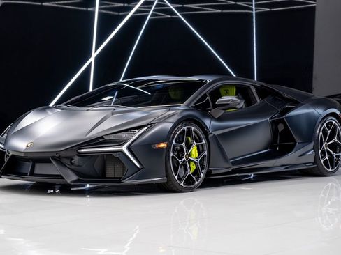 Used 2024 Lamborghini Revuelto image 3
