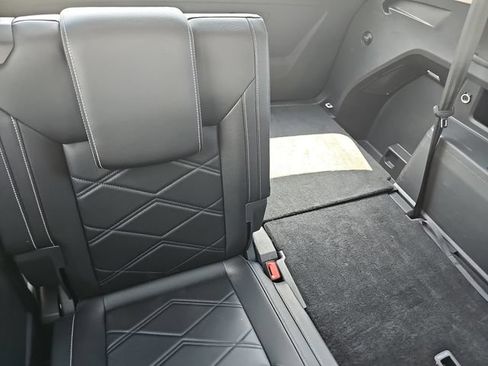 Used 2024 Volkswagen Atlas SE FWD image 13