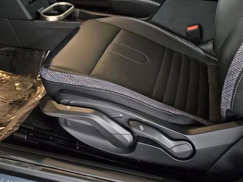 Used 2025 MINI Cooper 2-Door Hardtop image 4