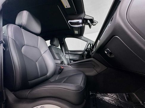 Certified 2026 Porsche Macan AWD/4WD image 29