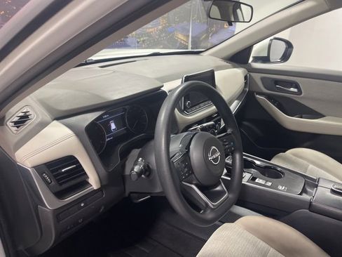 Used 2023 Nissan Rogue SV image 9