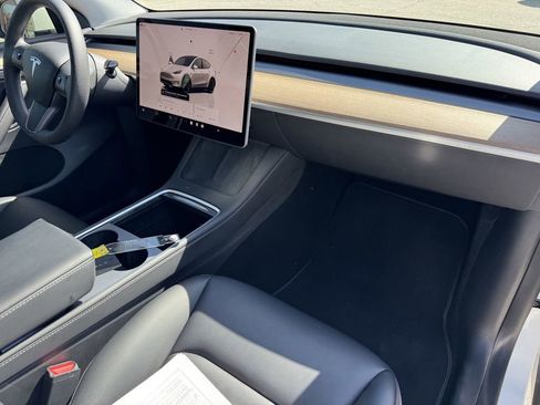 Used 2023 Tesla Model Y AWD image 7