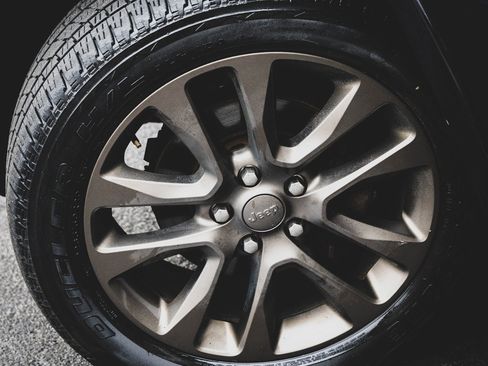 Used 2016 Jeep Grand Cherokee Limited 75th Anniversary image 27