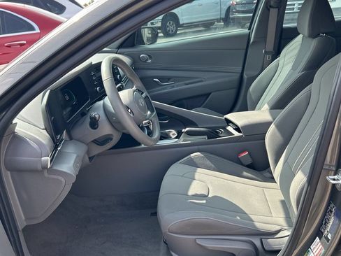 Used 2025 Hyundai Elantra Sport FWD image 2