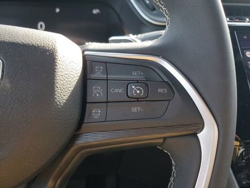 Certified 2025 Jeep Grand Cherokee L Laredo image 27