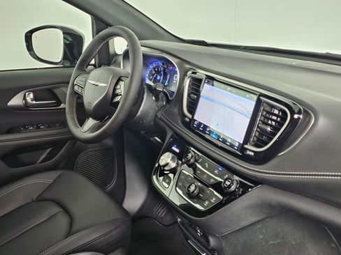 New 2026 Chrysler Pacifica Select image 41