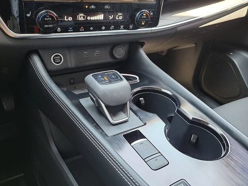 Used 2023 Nissan Rogue Platinum w/ Platinum Premium Package FWD image 16
