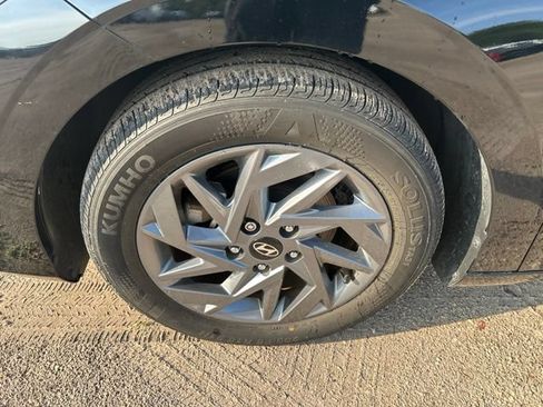 Used 2024 Hyundai Elantra SEL FWD image 19