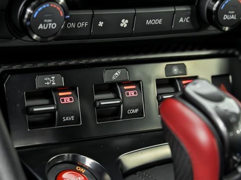 Used 2018 Nissan GT-R Premium AWD/4WD image 37