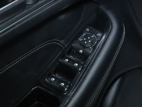 Used 2018 Ford Edge Titanium image 16