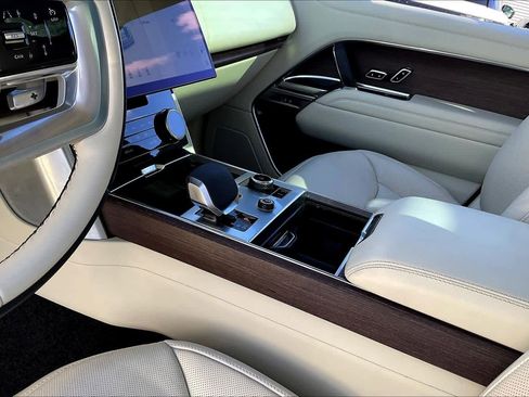 Used 2023 Land Rover Range Rover Long Wheelbase SE image 19