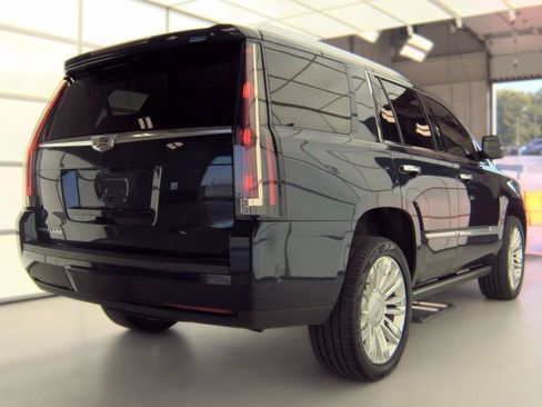 Used 2020 Cadillac Escalade Platinum AWD/4WD image 3