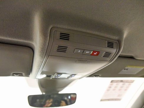 Used 2022 Volkswagen Tiguan SE image 26