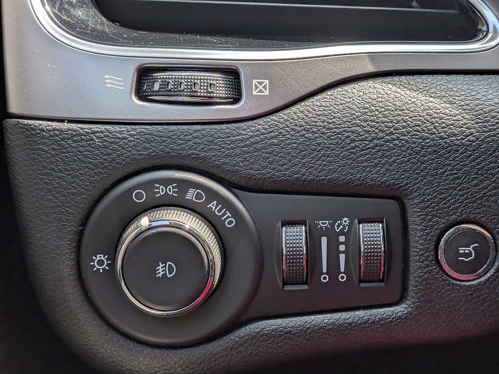 Certified 2022 Jeep Cherokee Limited AWD/4WD image 25